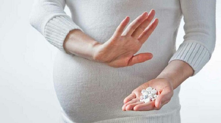 Nên hạn chế dùng thuốc Tây y để trị bệnh trong thời gian thai kỳ