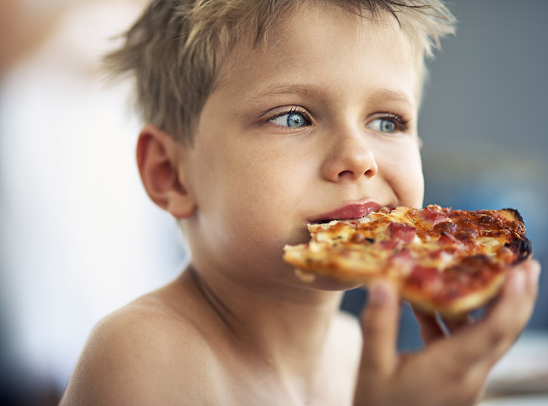 Trẻ bị trào ngược dạ dày nên ăn gì