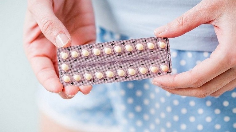 Dùng thuốc tránh thai hàng ngày để chữa trị buồng trứng đa nang