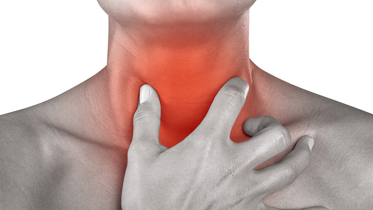 Khi bị viêm họng người bệnh sẽ thấy đau rát cũng như nóng đỏ ở vùng cổ