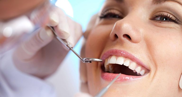 Bọc răng sứ nguyên hàm giúp khắc phục nhược điểm cho cả hàm răng