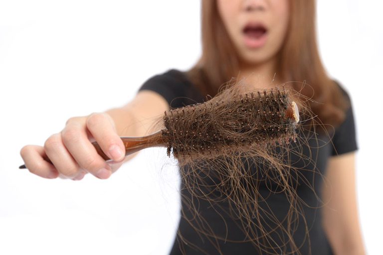 Tóc bạn bị rụng mỗi ngày một nhiều hơn là do phần chân tóc bị yếu