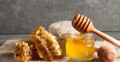 Chữa đau họng bằng mật ong là một giải pháp tốt được nhiều người bệnh tin tưởng áp dụng