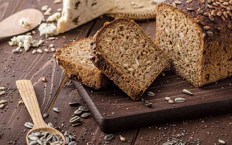Bánh mì nguyên hạt là lựa chọn tốt cho người đau dạ dày