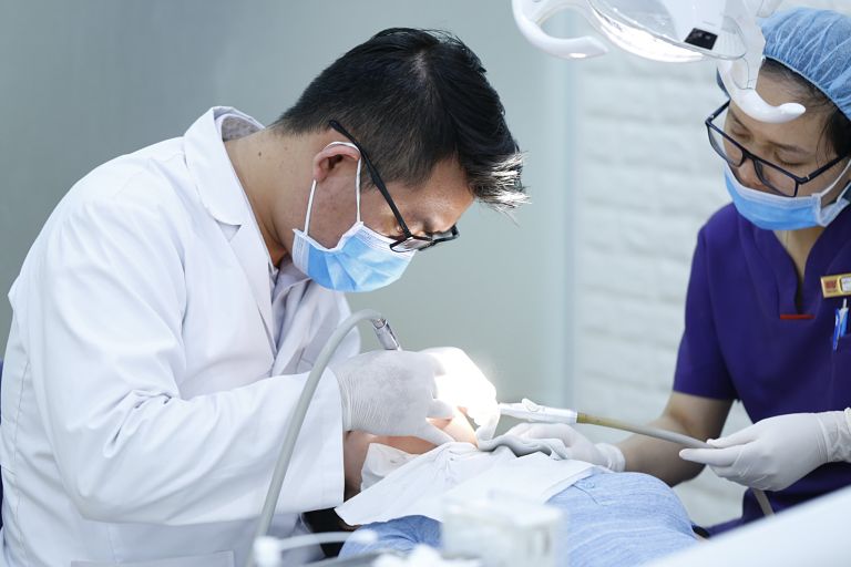 Lựa chọn các trung tâm nha khoa có bác sĩ giỏi, tay nghề cao để niềng răng