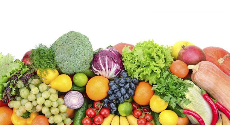 Người đeo niềng nên ăn nhiều rau xanh, trái cây bồi bổ sức khỏe