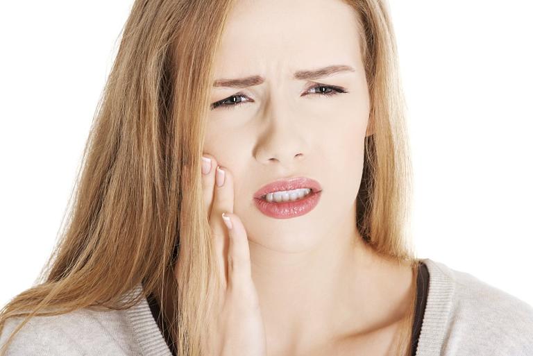 Niềng răng tại nhà không đúng cách có thể gây nguy hiểm cho răng miệng