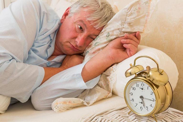 Bệnh mất ngủ ở người cao tuổi có thể gây ra nhiều hệ lụy nguy hiểm