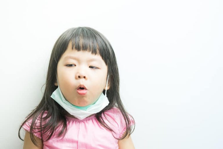 Viêm họng, viêm amidan khiến trẻ ho nhiều, đau rát cổ họng