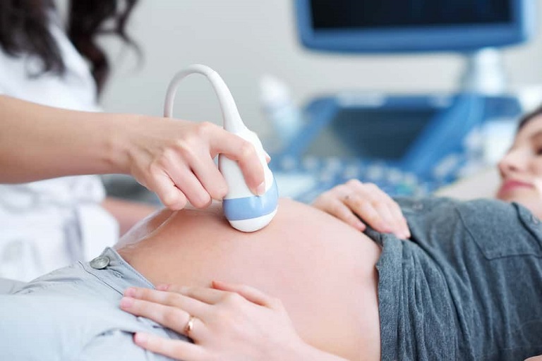 Cần khám thai định kỳ và chú ý chỉ số nước ối