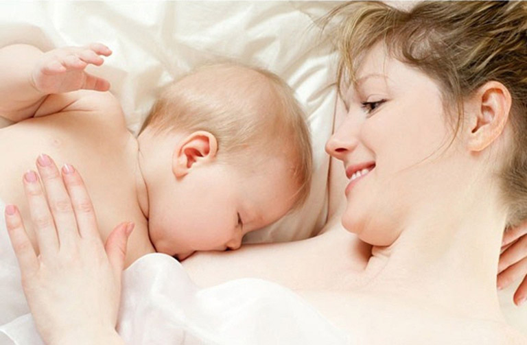 Sữa mẹ là nguồn dinh dưỡng quý giá không thể thay thế đối với sự phát triển của trẻ