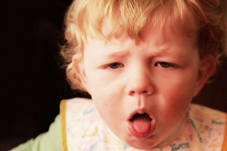 Trẻ em là đối tượng rất dễ mắc các bệnh về đường hô hấp, gây ra đau nhức họng và ho nhiều