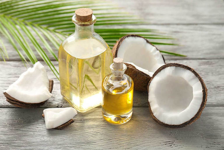 Tinh dầu dừa có nhiều công dụng trong dưỡng ẩm và chăm sóc tóc