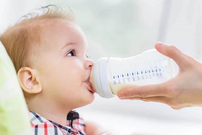 Thay đổi sữa công thức cho trẻ