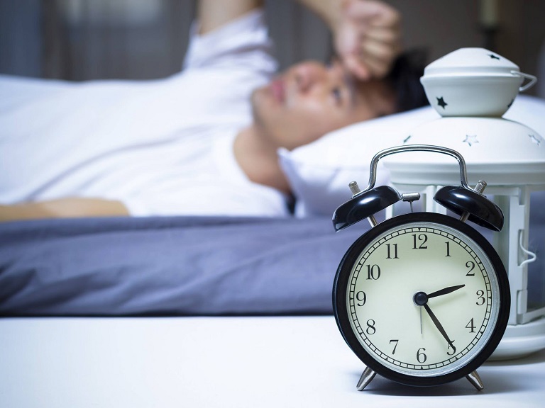 Mất ngủ là triệu chứng thường gặp ở người trung niên và người cao tuổi