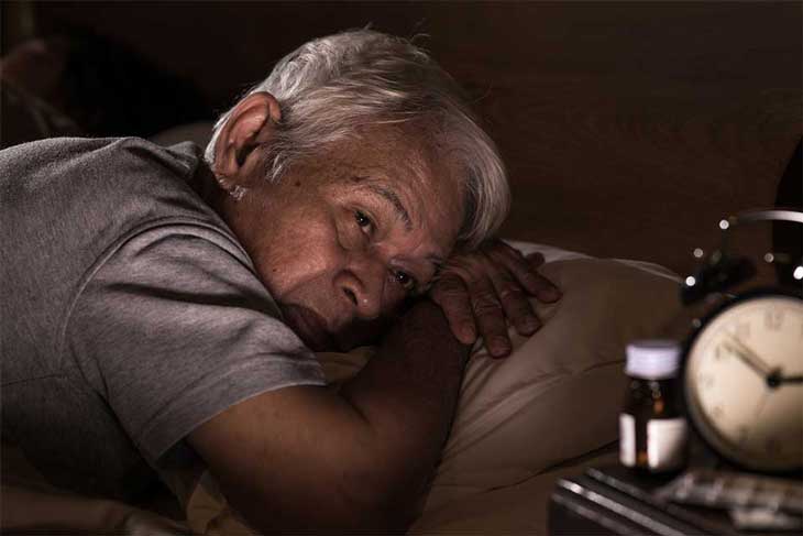 Người già mất ngủ nên uống thuốc gì? 