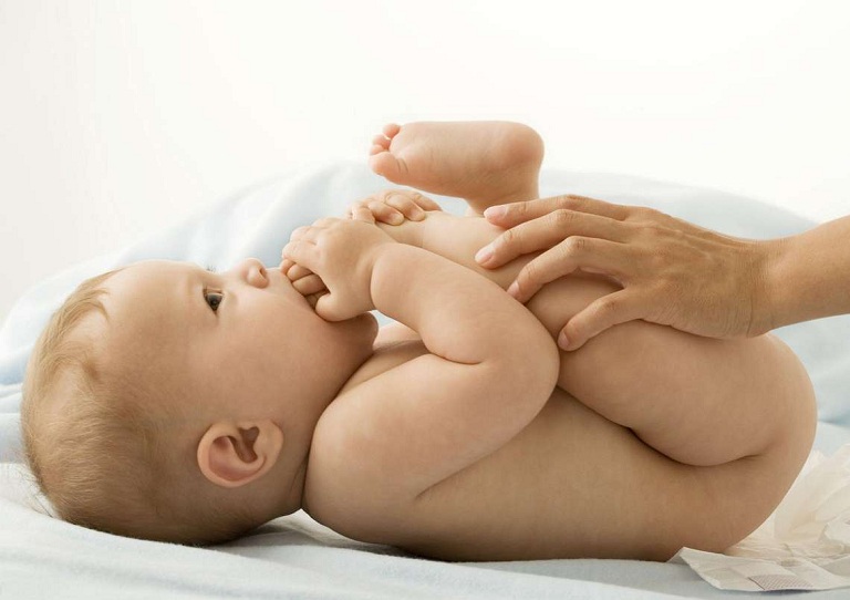 Thay đổi tư thế ngủ phù hợp cho bé