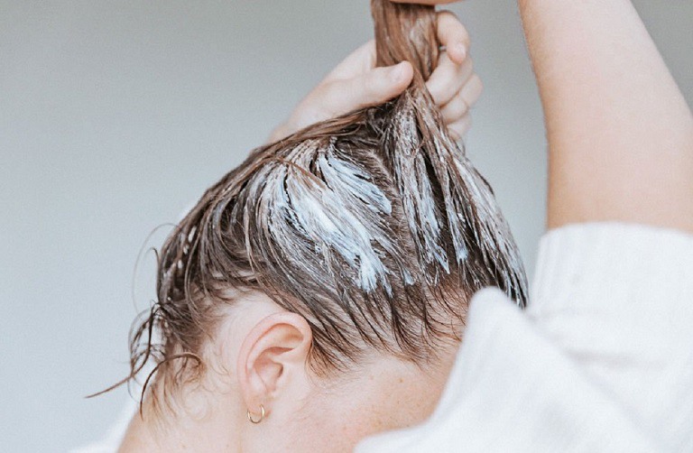 8 bước giúp phục hồi hiệu quả cho tóc chẻ ngọn