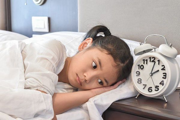 Trẻ khó ngủ phải làm sao để giải quyết? Mẹo nhỏ sau đây bạn nên áp dụng