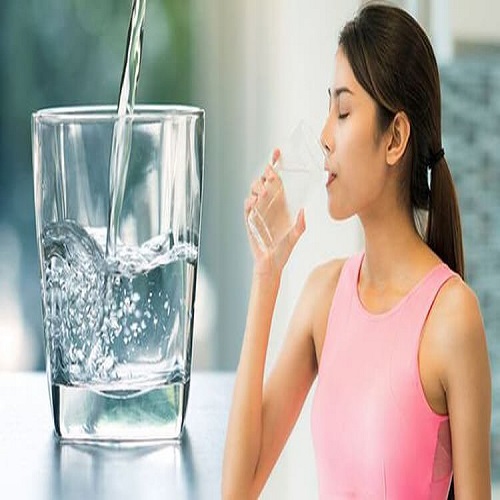 Người bệnh nên uống nhiều nước để cải thiện bệnh nhanh chóng