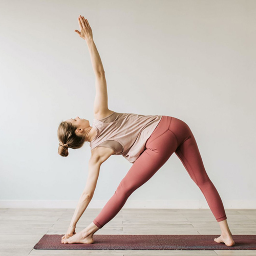 Tư thế Yoga phù hợp sẽ giúp giảm đau và giãn các cơ, khớp hiệu quả