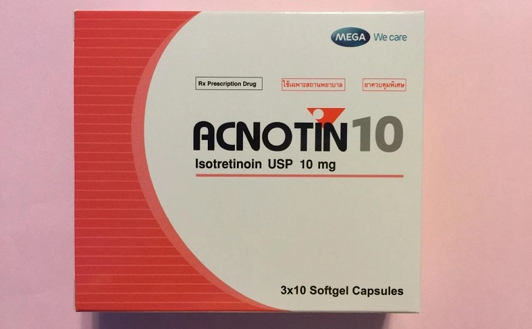 Isotretinoin chính là dẫn xuất của vitamin A, thuộc nhóm thuốc điều trị mụn da liễu