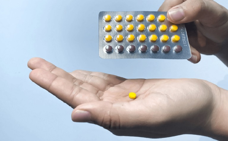 Thuốc tránh thai giúp cân bằng nội tiết tố, giảm hình thành mụn viêm