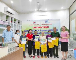 Ban CTXH Favina tặng gói khám tổng quát cho người cao tuổi huyện Ứng Hòa 