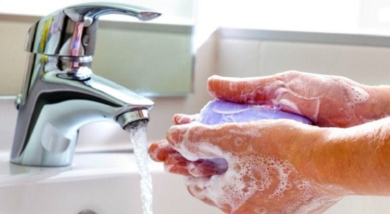 Rửa tay bằng xà phòng có nguồn gốc tự nhiên