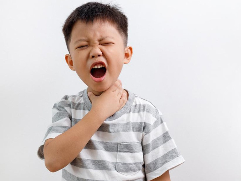 Trẻ bị viêm mũi họng cấp