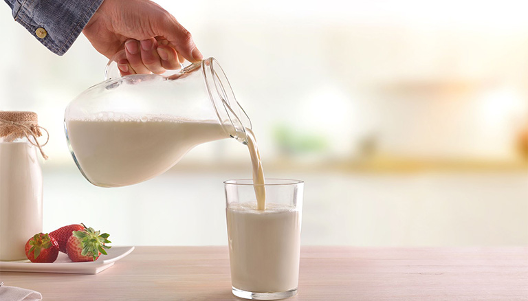 Uống 500ml sữa tươi mỗi ngày giúp giảm đau dạ dày