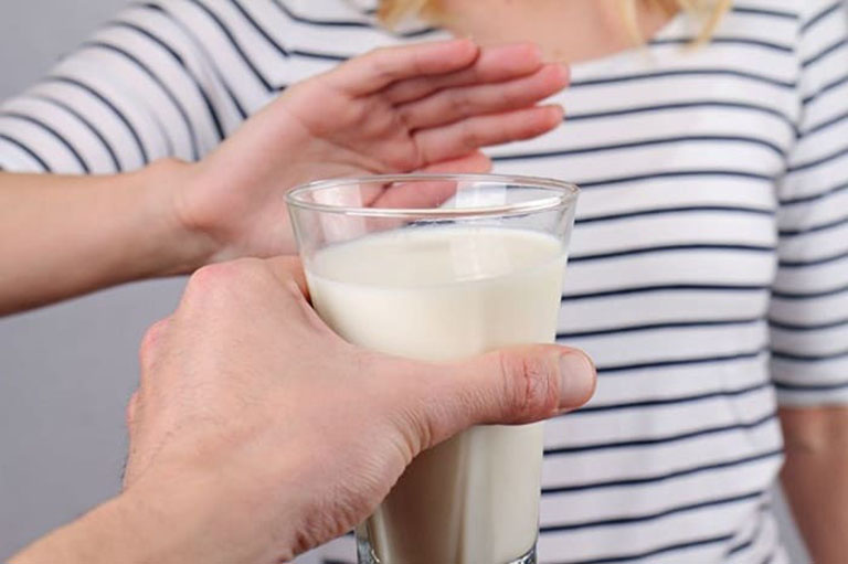 Đau dạ dày có nên uống sữa không là thắc mắc phổ biến