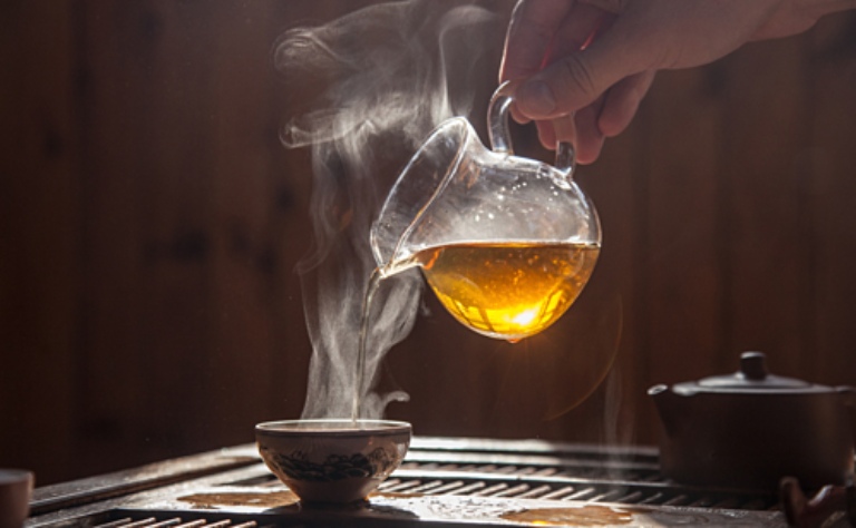 Uống trà quả trám giúp giảm nhẹ các triệu chứng khó chịu của bệnh
