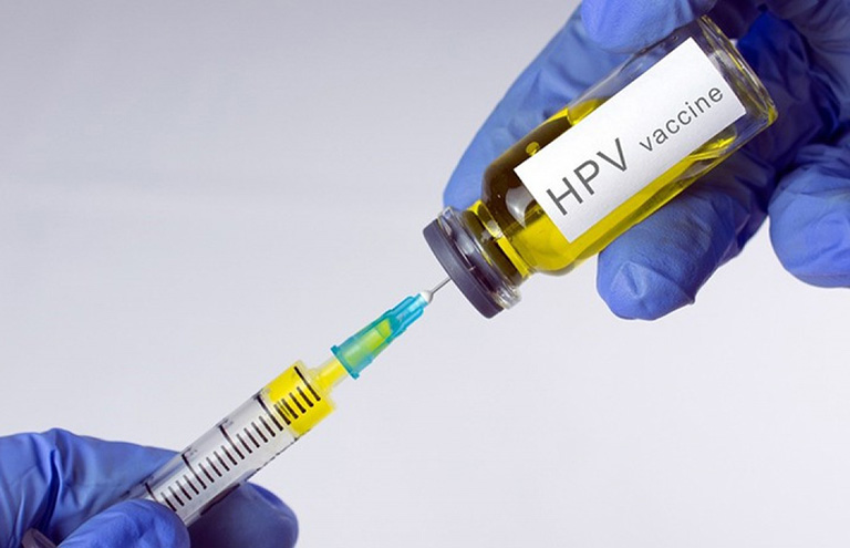 Tiêm vắc xin HPV để giảm nguy cơ mắc ung thư amidan
