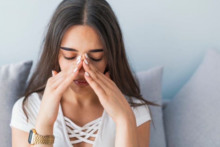 Bài thuốc từ cây cỏ hôi giúp cải thiện các triệu chứng khó chịu của bệnh viêm mũi dị ứng