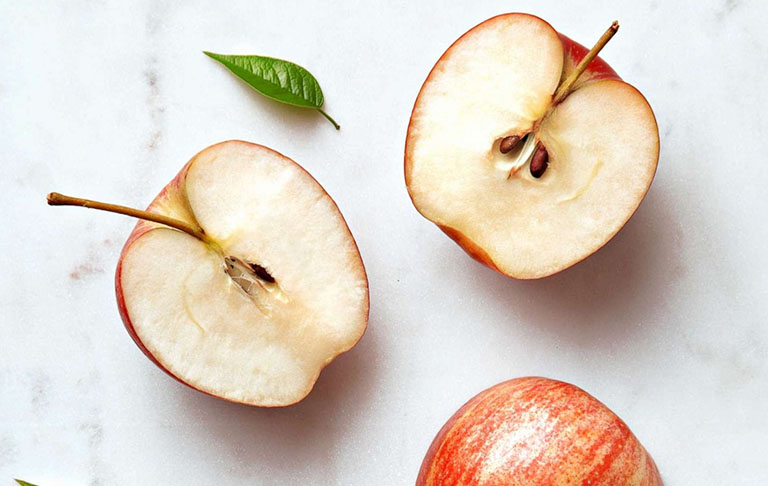 Tăng cường bổ sung vitamin C và flavanoid từ quả táo