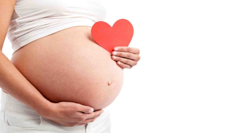 Bị u xơ tử cung có sinh thường được không là thắc mắc chung của nhiều người